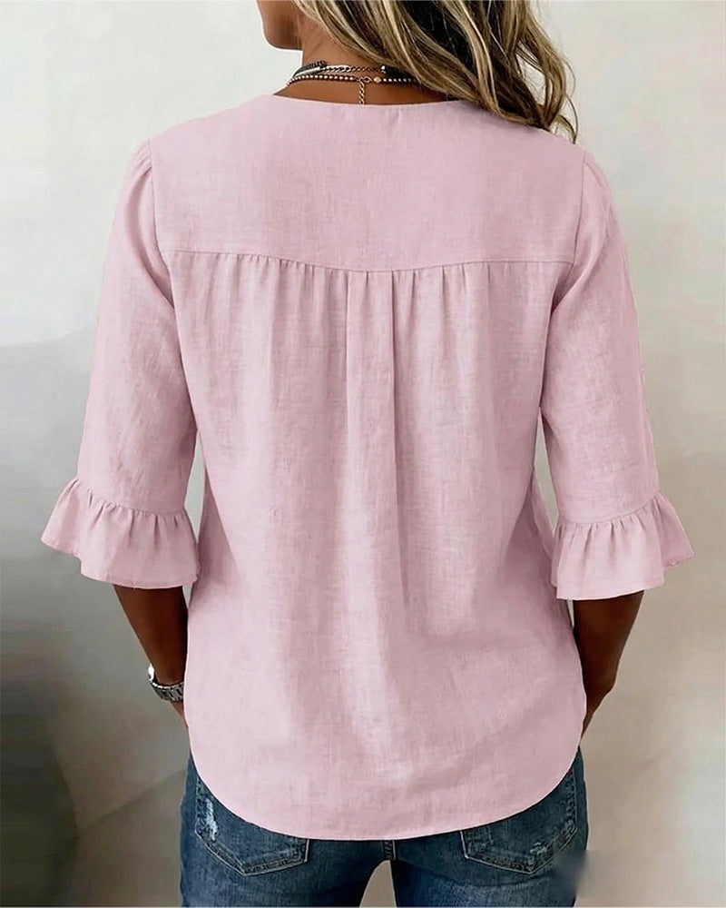 Sophia Blouse in solid cotton-linen with wooden buttons and frill