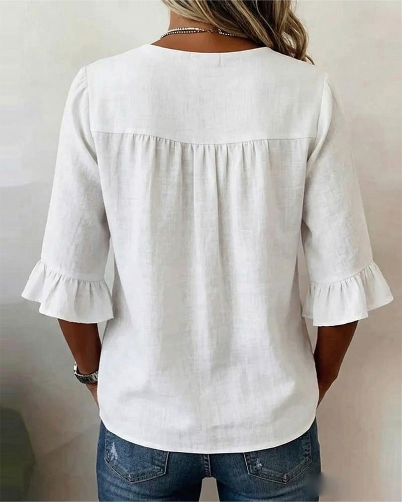 Sophia Blouse in solid cotton-linen with wooden buttons and frill