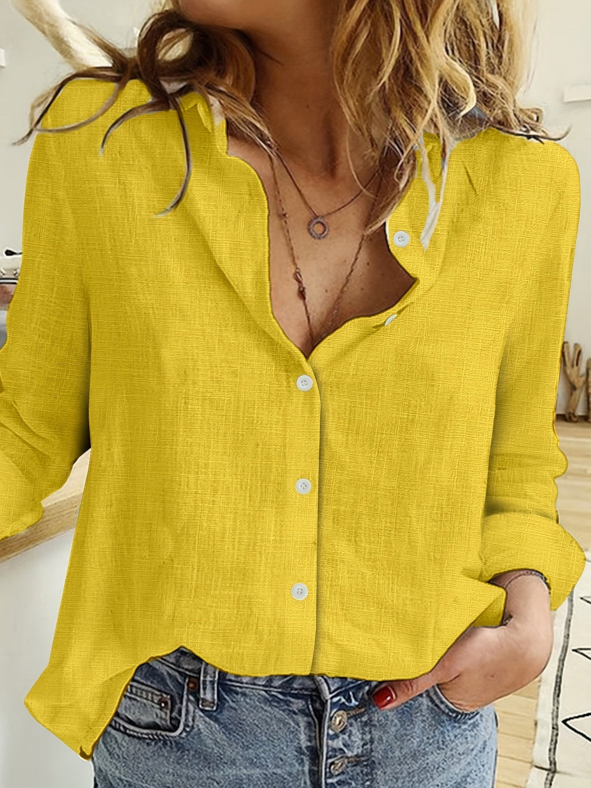 Nora | Modern shirt with long sleeves