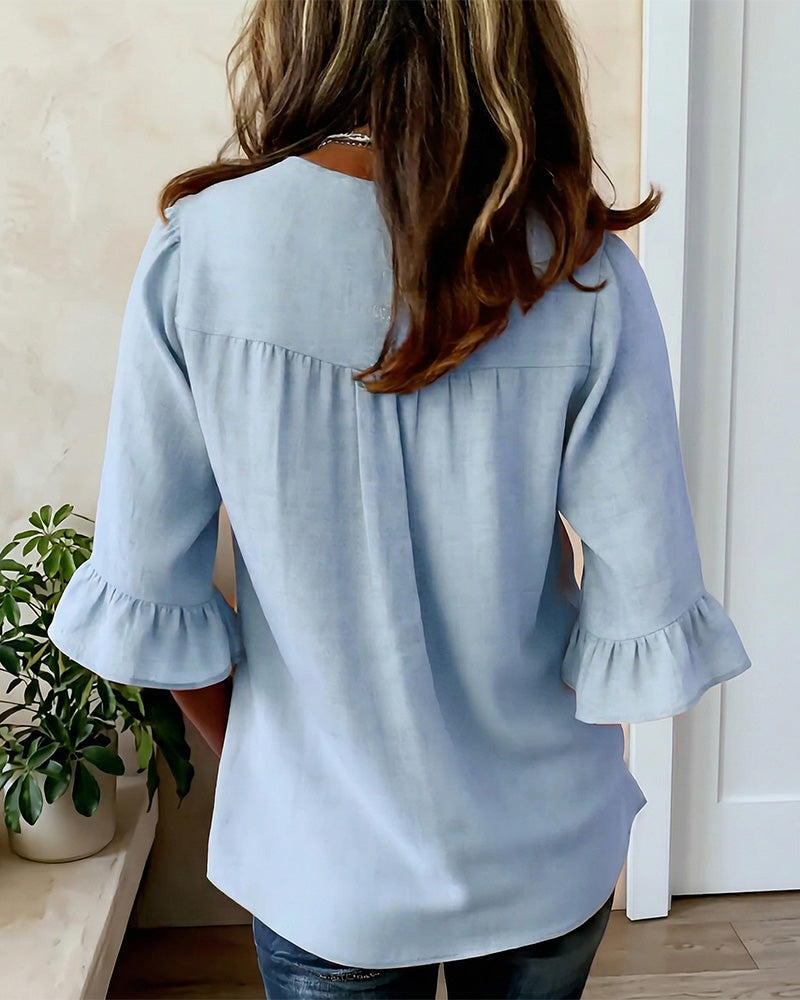Sophia Blouse in solid cotton-linen with wooden buttons and frill